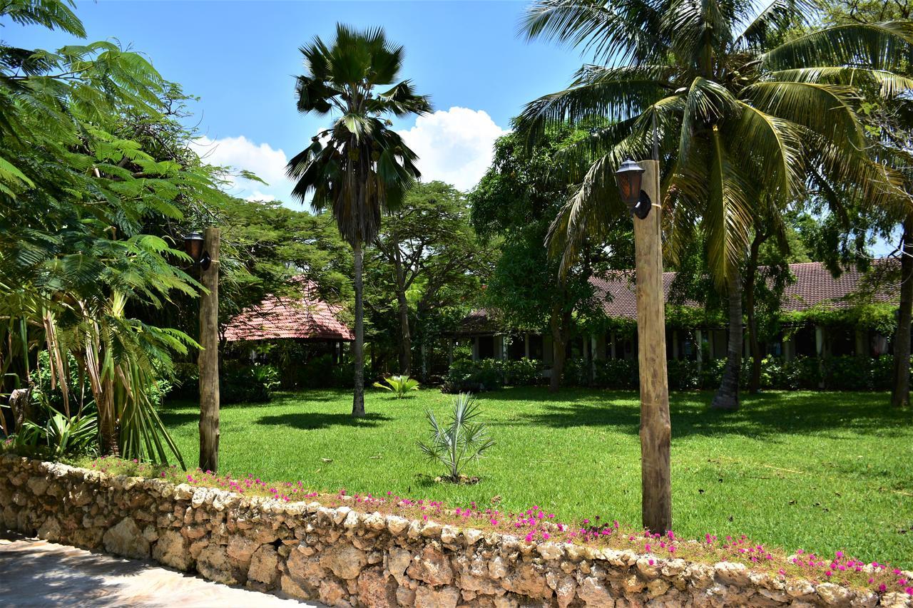 Mediterraneo Hotel y Restaurante Dar es Salaam Exterior foto
